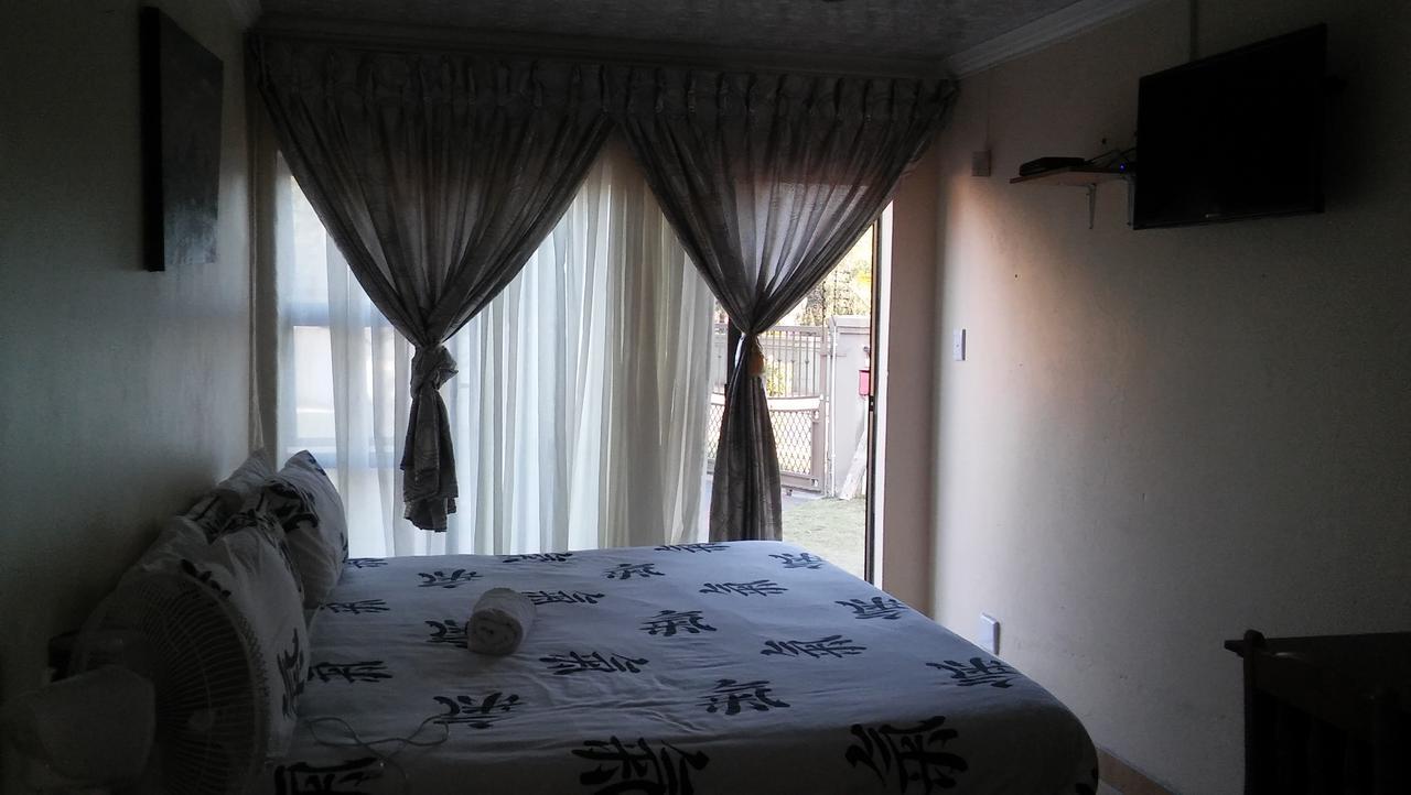 Lekoa Bed And Breakfast And Trading Vanderbijlpark Exterior photo