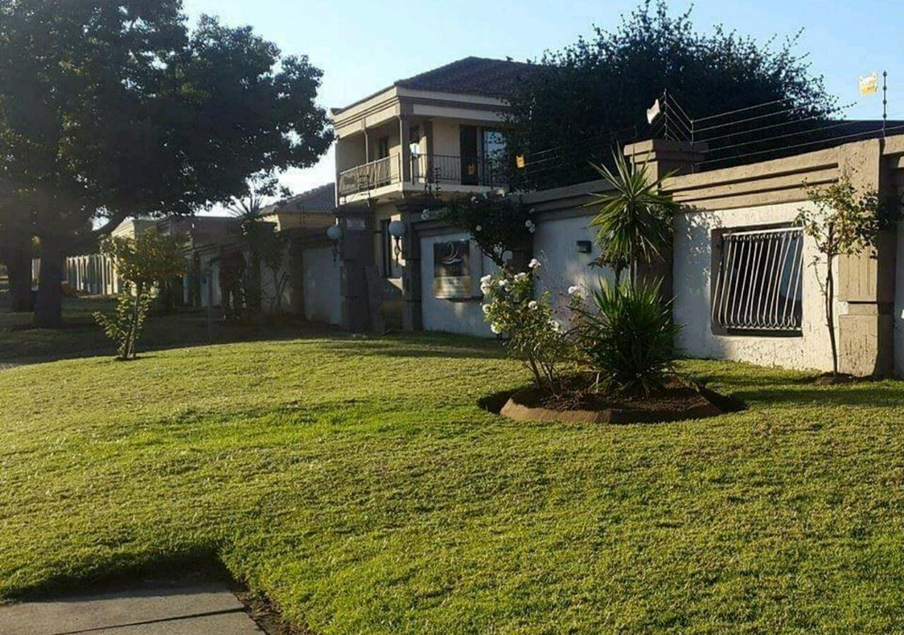 Lekoa Bed And Breakfast And Trading Vanderbijlpark Exterior photo